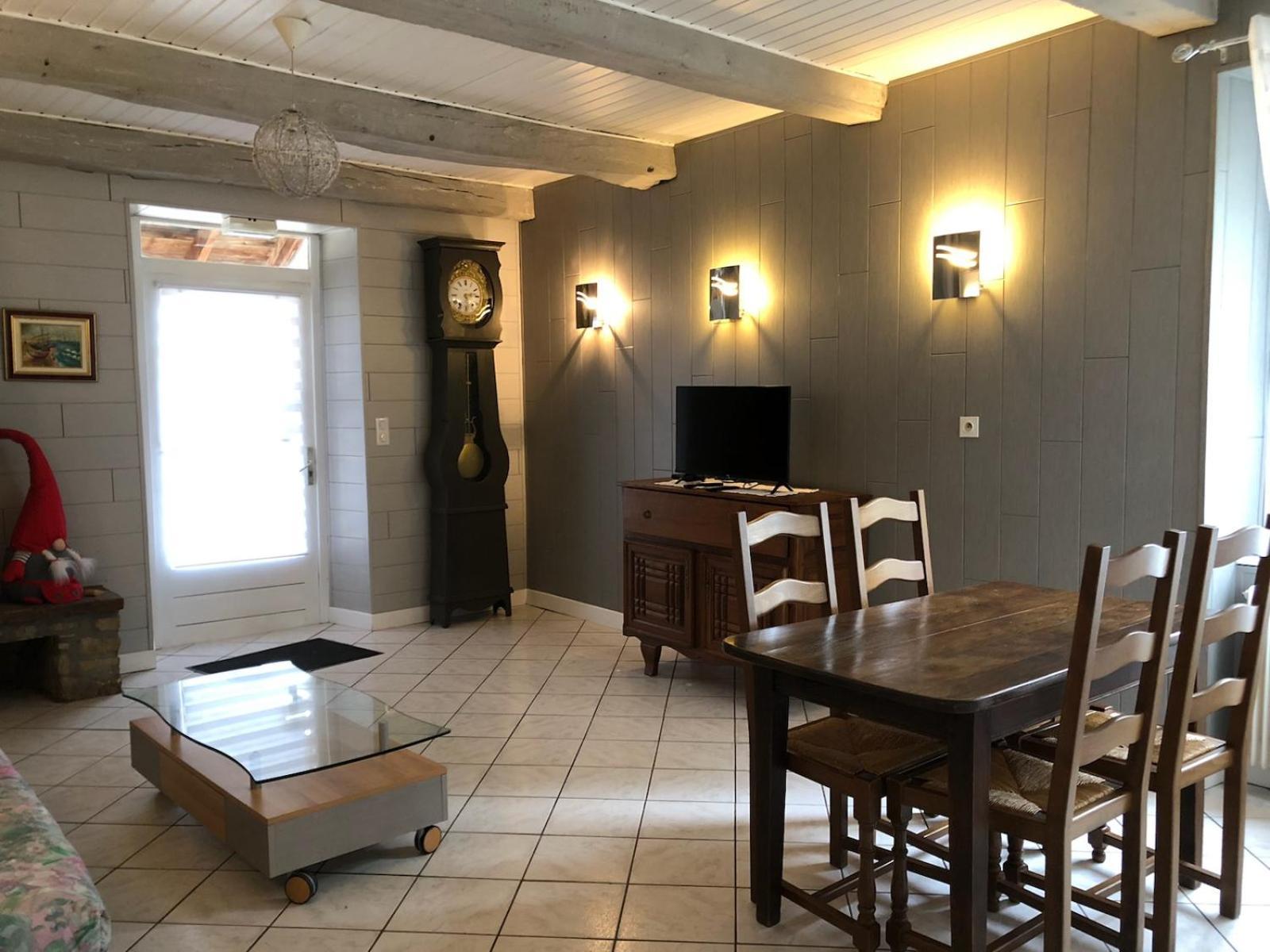 Ougney-Douvot Aux Berges Du Doubs B&B 외부 사진